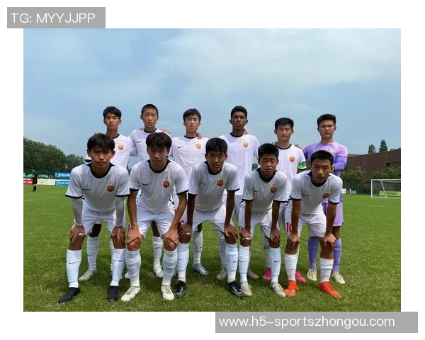 上海海港U15队在青少年精英联赛第二阶段以3比0战胜北京国安U15队展现强劲实力